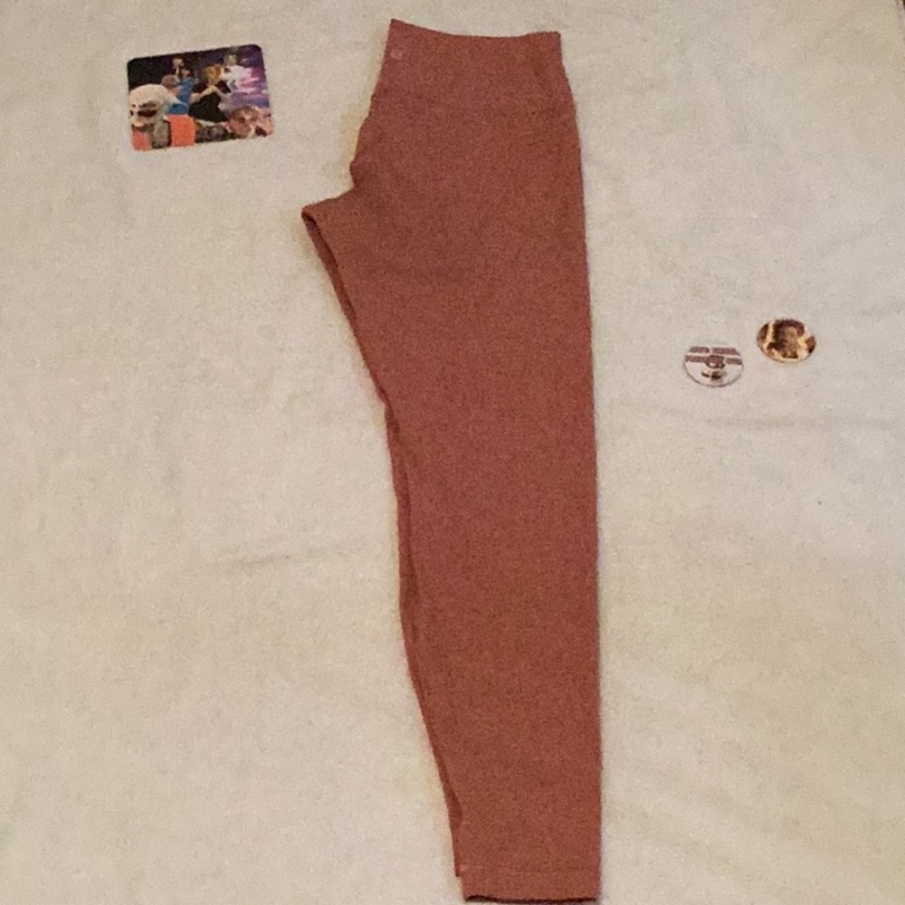||~LULULEMON LEGGINGS~|| - Picture 2 of 5